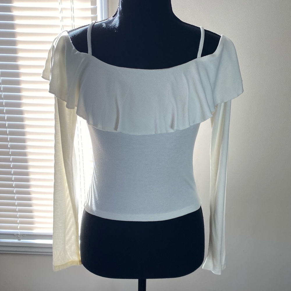 ❤️Forever 21 Ivory knit, off the shoulder top with shoulder straps Size Med,NWT